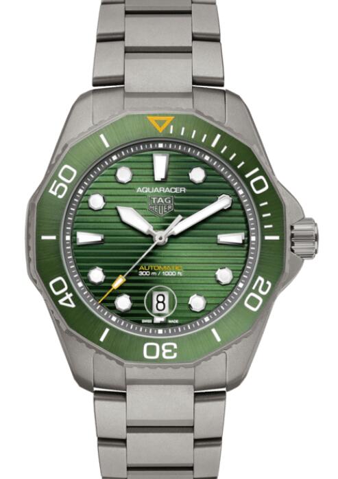Swiss new fake watches are showy for the green color.