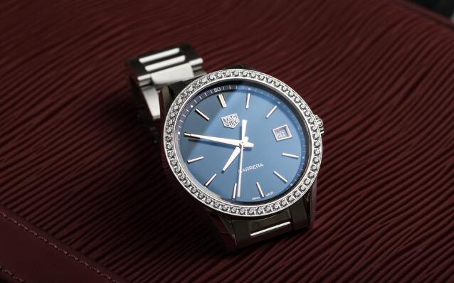 Swiss-made replication watches forever present chic effect.
